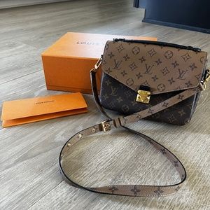 Louis Vuitton Reverse Monogram Pochette Métis